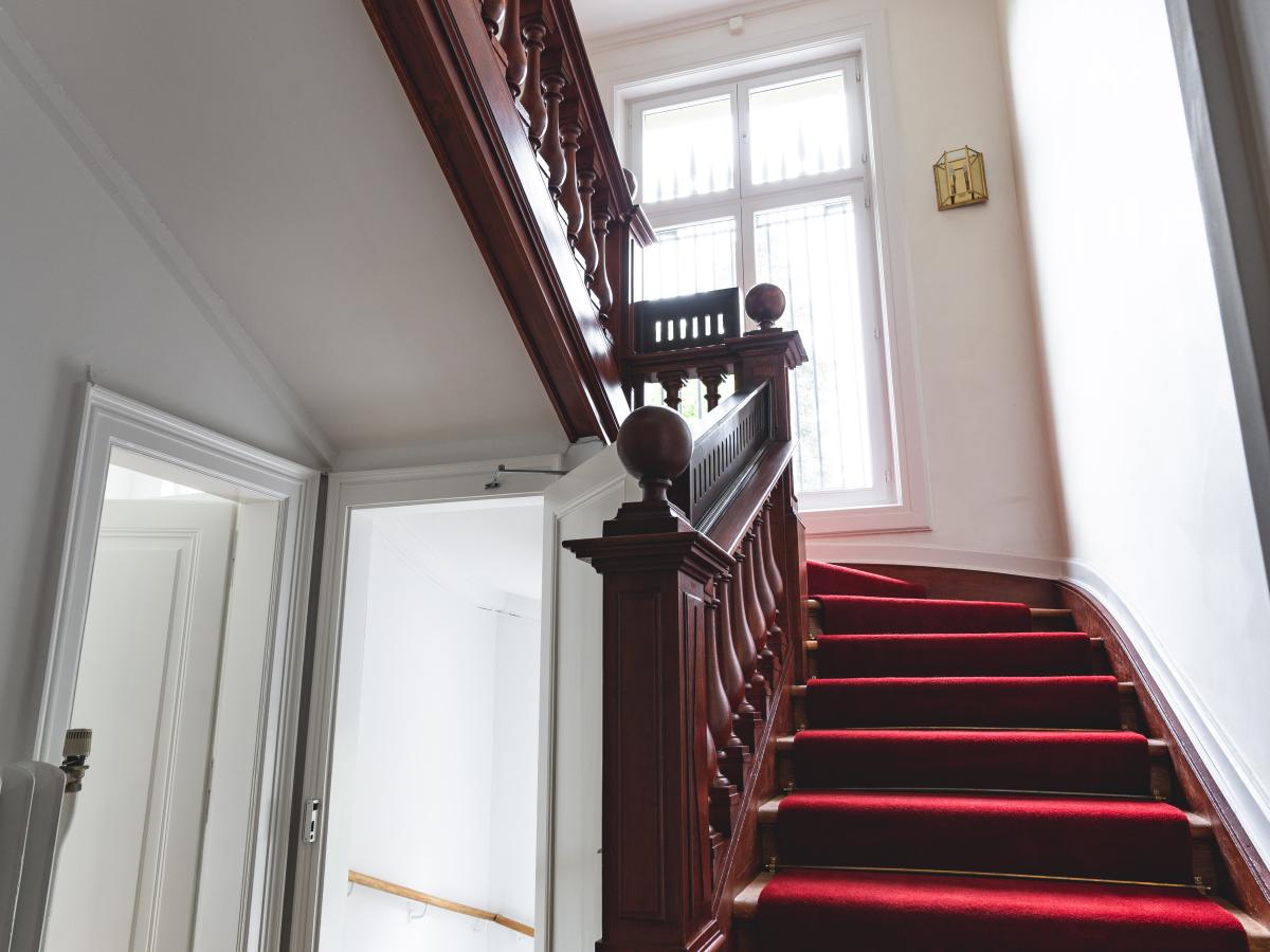 Stilgerechte Klimageräte für Altbau in Botschaft, Bern