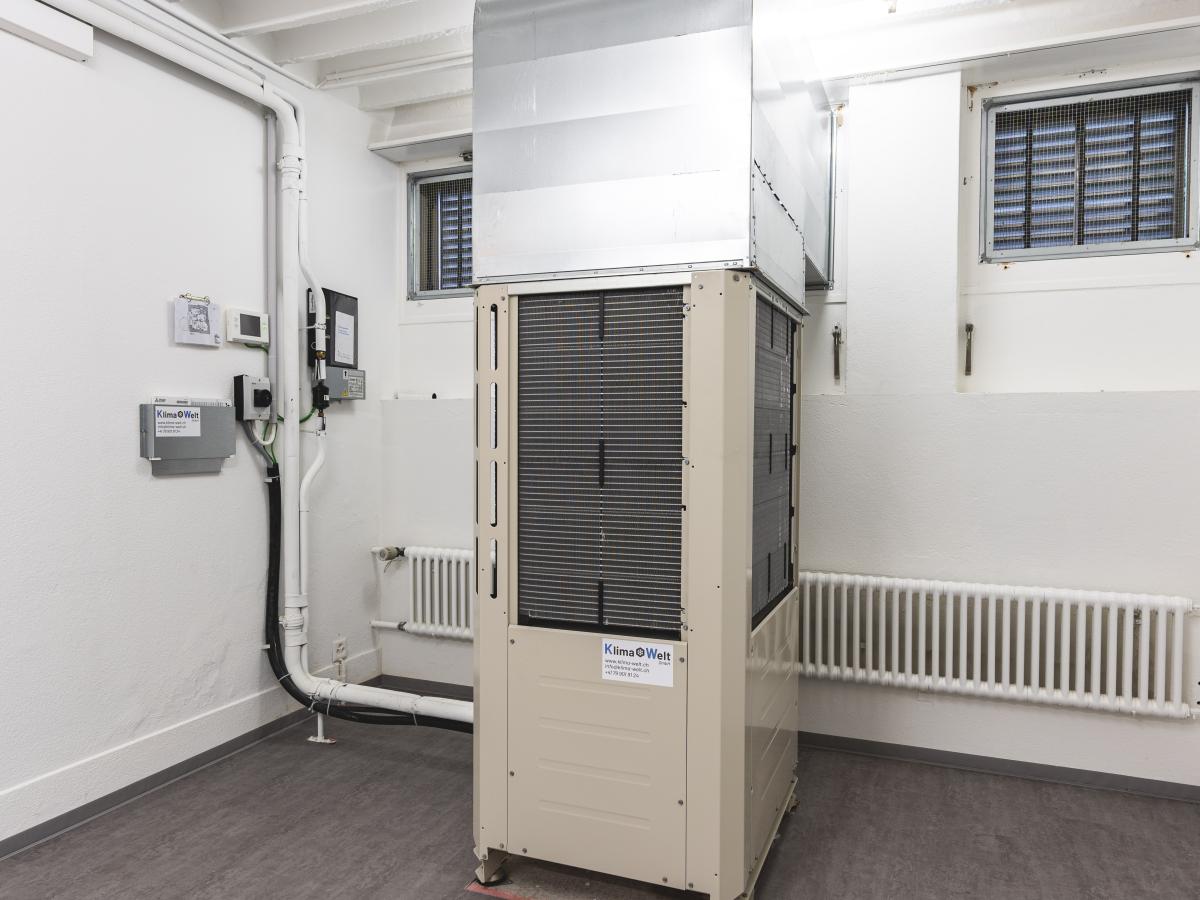 Stilgerechte Klimageräte für Altbau in Botschaft, Bern