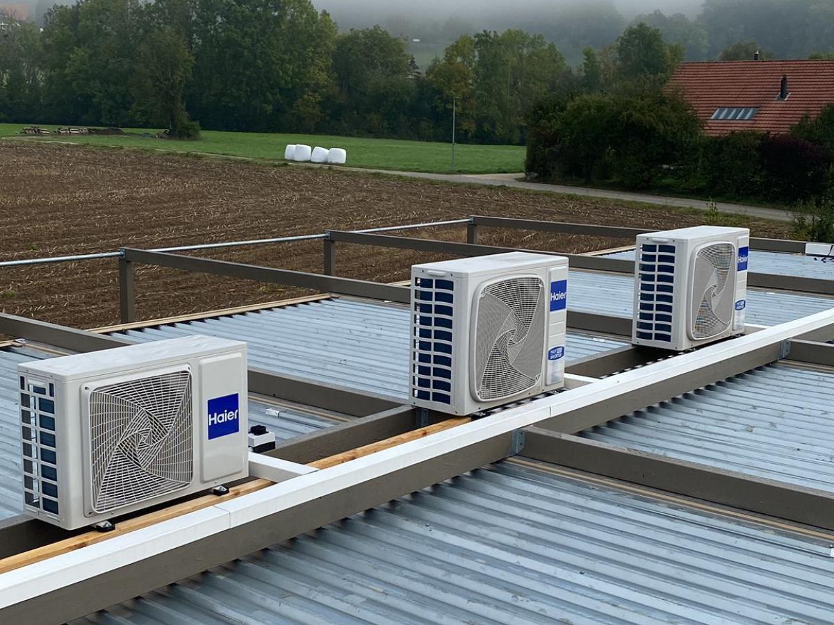 Klimageräte als Dekoelement  in Ateliere Espura, Flumenthal