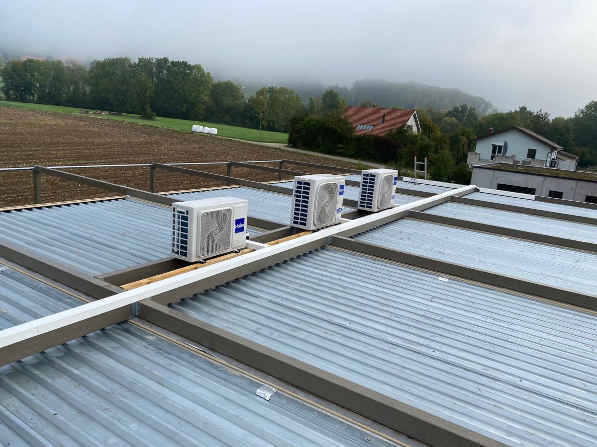 Klimageräte als Dekoelement  in Ateliere Espura, Flumenthal