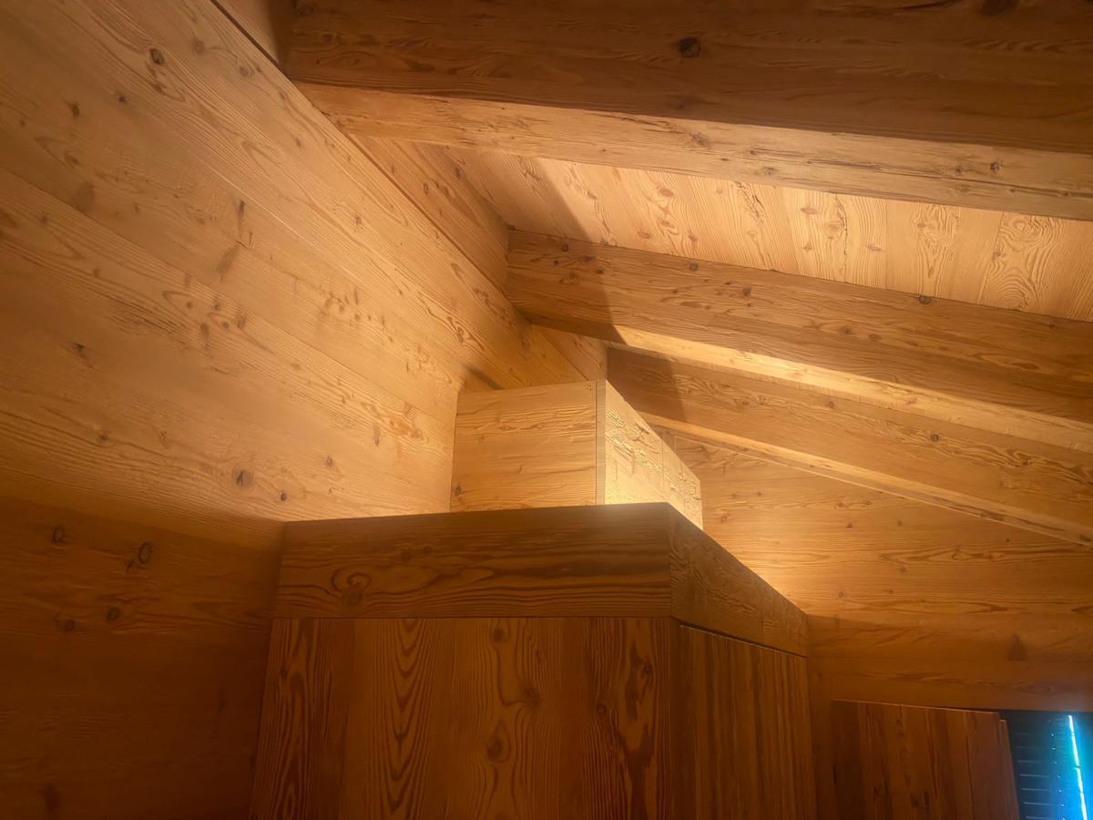 Daikin Multi-Split mit Holzverschalung in Chalet Gstaad
