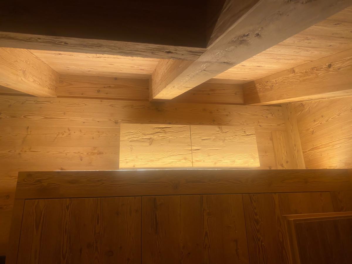 Daikin Multi-Split mit Holzverschalung in Chalet Gstaad