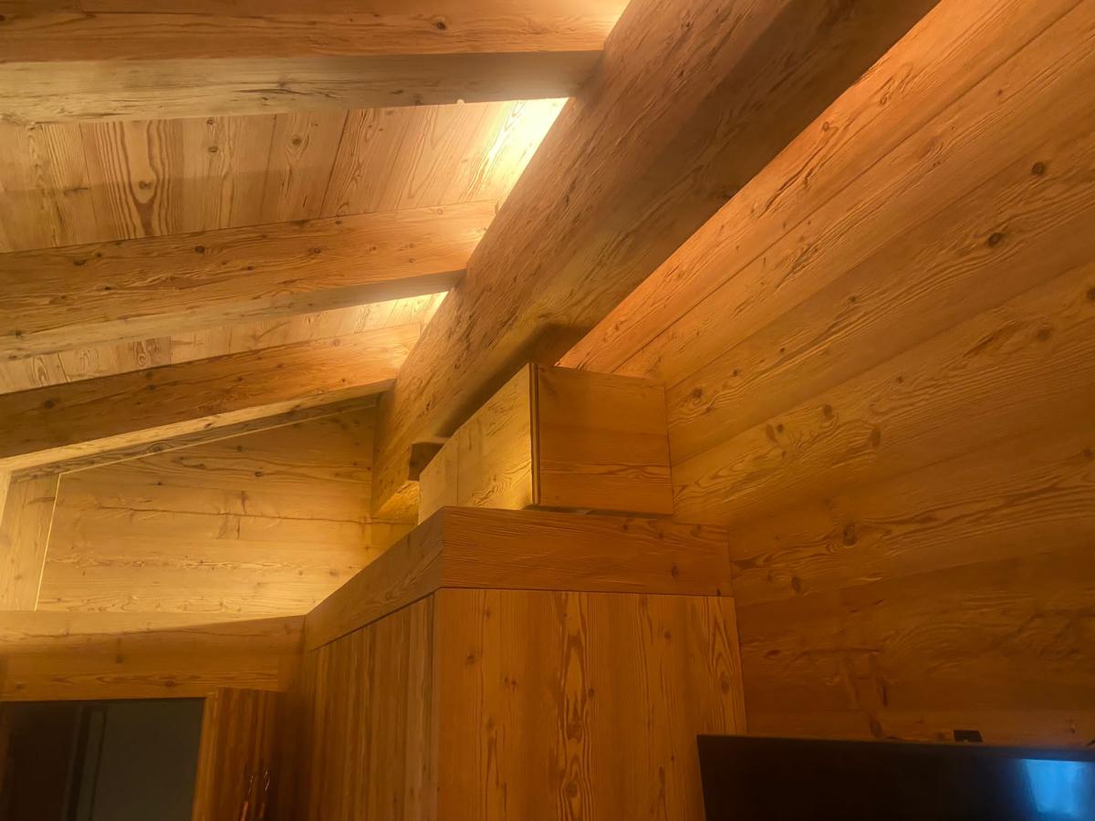 Daikin Multi-Split mit Holzverschalung in Chalet Gstaad
